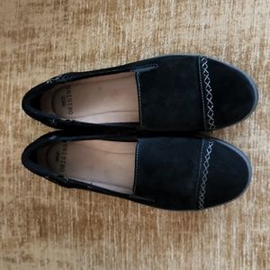 NWT woman's suede flats